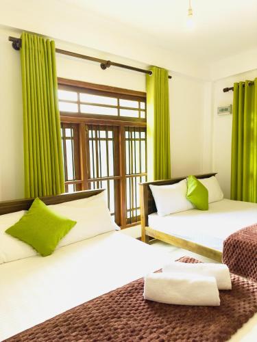 Postel nebo postele na pokoji v ubytování Ceyonra Evermist Residence