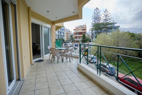Chios Town Apartment - Heart Of Chios Town With 2 Minute Walk To The Beach