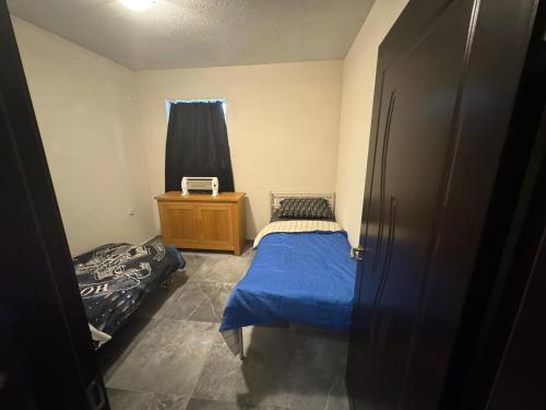 a small bedroom with a small bed and a window at Къща за гости при ЮКАТА in Veliko Tŭrnovo