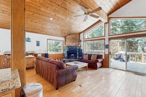 a living room with a couch and a table at Fawn Lodge in Tahoe Vista