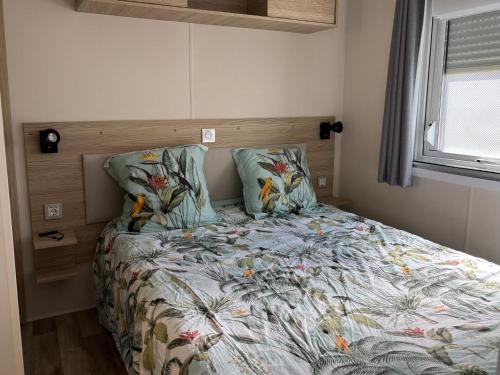 Mobilhomes Quiberon Camping Conguel - Bord de Merにあるベッド