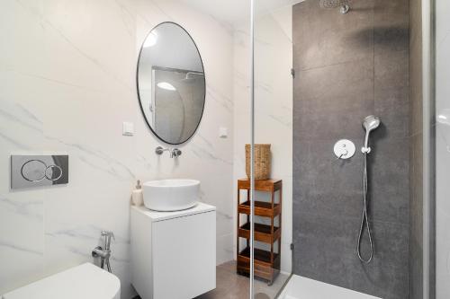 WHome Exclusive Stay in a Prime Location with River View