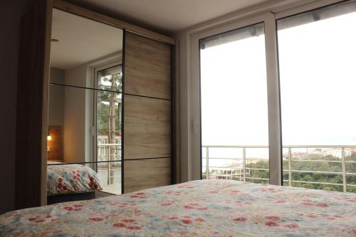 Postel nebo postele na pokoji v ubytování Carefree Apartments