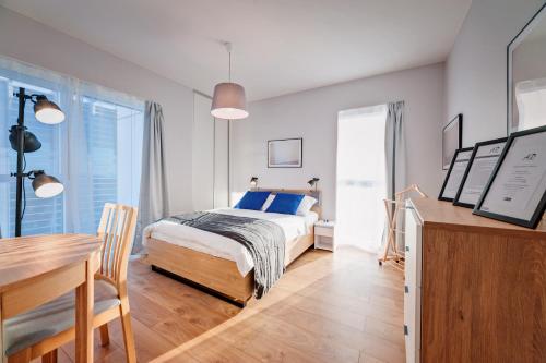 Giường trong phòng chung tại Warta Riverside & Old Town Luxury Residence