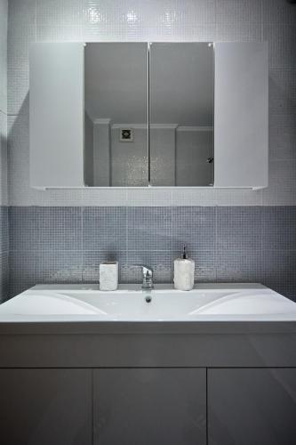 Chios Town Apartment - Heart Of Chios Town With 2 Minute Walk To The Beach