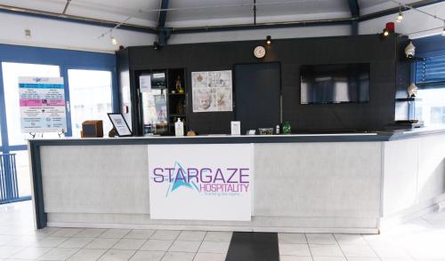 Ein Zertifikat, Auszeichnung, Logo oder anderes Dokument, das in der Unterkunft Stargaze Forum Hotel Düsseldorf-Hilden ausgestellt ist