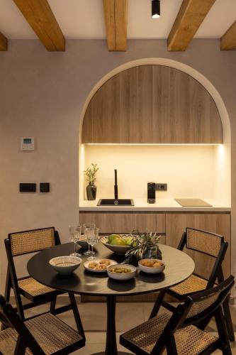 Old Town Olive Studio Apartment