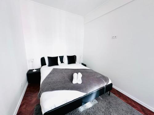 The Redondo House - NO 4E1 - Comfortable Two-Bedroom Apartment