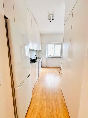 The Redondo House - NO 4E1 - Comfortable Two-Bedroom Apartment
