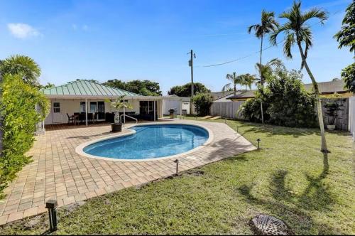 a house with a swimming pool in a yard at Welcome to the Leaf House in Delray Beach