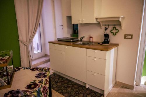 a small kitchen with a sink and a window at Green House in Terlizzi