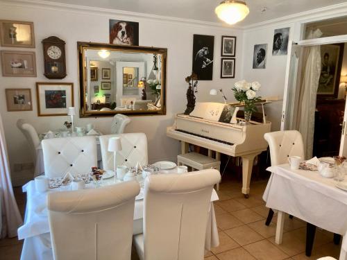 Photo de la galerie de l'établissement The Gallery B&B, the Glen, Kinsale ,County Cork, à Kinsale