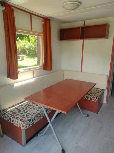 Katil atau katil-katil dalam bilik di Camping Canopée