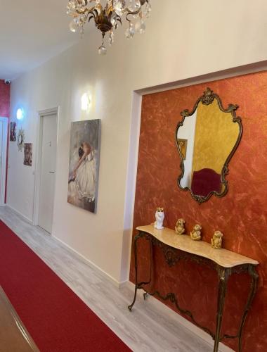 a room with a mirror on the wall and a table at Casa vacanza Natasha in Como