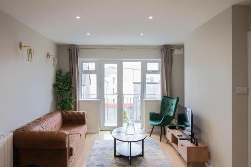 Posezení v ubytování Stay by the Sea Salthill - Entire Apartment