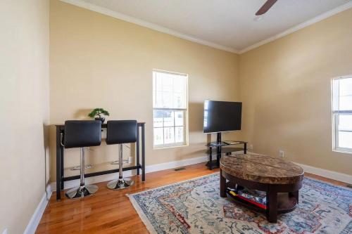 a living room with two chairs and a table at Modern 3-bedroom, big fence yard, Pets stay free in Durham