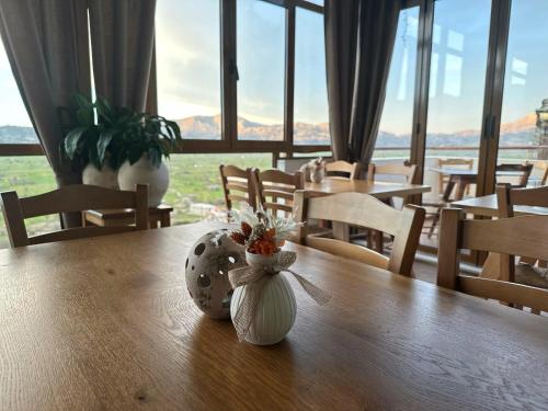 a vase with flowers sitting on a wooden table at Dictamus Homes in Magoulás
