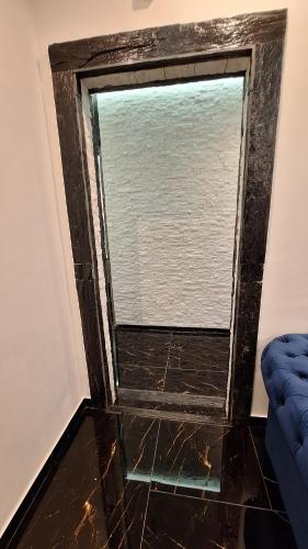 a window with a view of the ocean at AL Barbinha in Faro