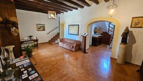 a living room with a couch and a staircase at Asis de Marratxinet Turismo de Interior in Marratxí 