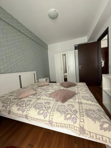 a bedroom with a large bed with two pillows at Studio Summerland in Mamaia