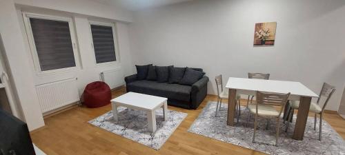 Зона вітальні в Double BO Apartment