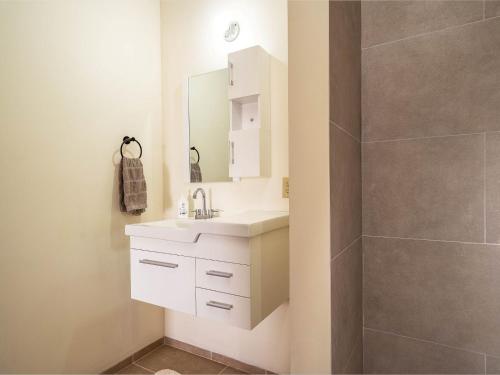 Koupelna v ubytování El Dorado Ranch Rental Studio Ross