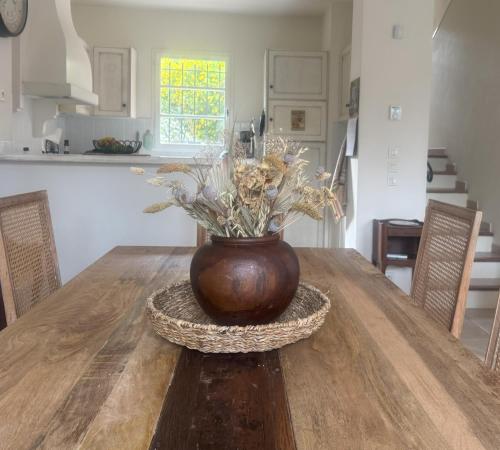 Η κουζίνα ή μικρή κουζίνα στο House Isabelle in Golf Saint Endreol, Provence, great view