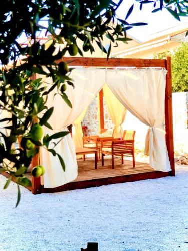 Holiday House GALEB- 20 Meters from Beach!!