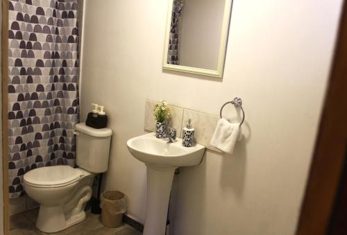 a bathroom with a toilet and a sink at Habitación con baño privado independiente in Santiago
