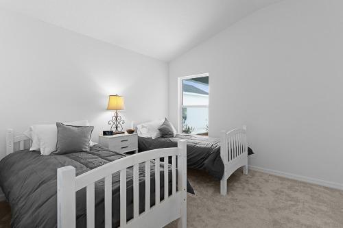 a bedroom with two beds and a mirror at Cozy Family Stay- Queen-Double-Twins Bed- Full Kitchen-Netflix-Golf Cart-WiFi in Okahumpka