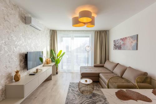 Lakeside 101 Apartment