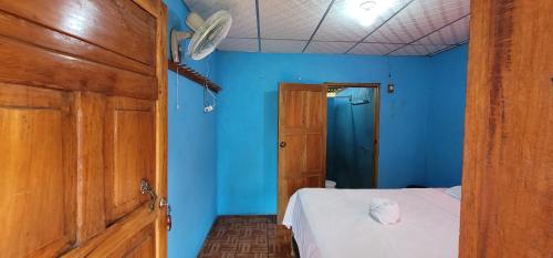 Postel nebo postele na pokoji v ubytování Monkey's Island Hostel