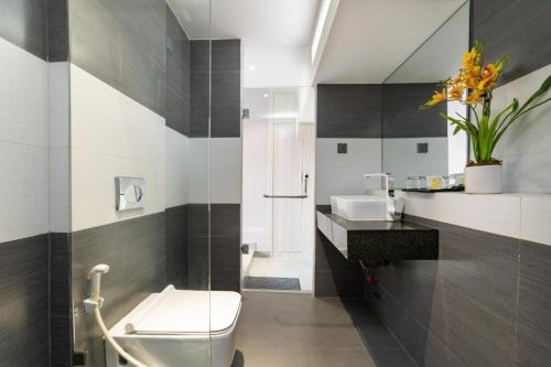a bathroom with a toilet and a sink at Collection O Sunshine Garden Hotel - Near SECC in Ho Chi Minh City