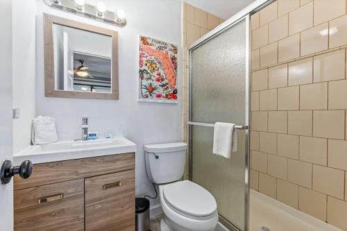 Phòng tắm tại Gypsy Belle Flagler Beach