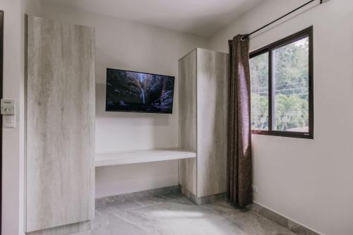 Una televisión o centro de entretenimiento en Casa Sol