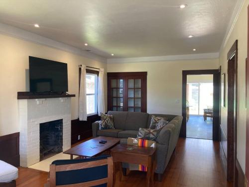 Billede fra billedgalleriet på Henderson Hideout Hot Tub and Pet Friendly. i Eureka