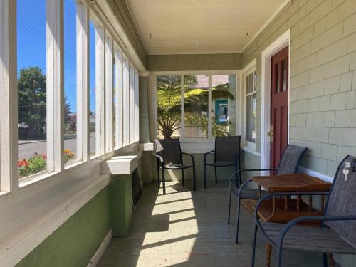 Billede fra billedgalleriet på Henderson Hideout Hot Tub and Pet Friendly. i Eureka