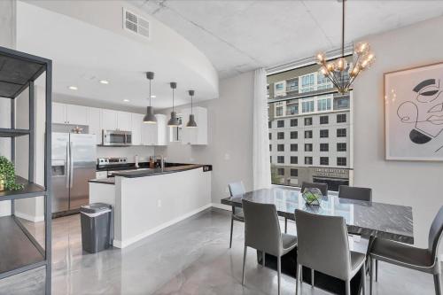 a kitchen and dining room with a table and chairs at Modern 3 bedroom condo in downtown w free parking in Orlando