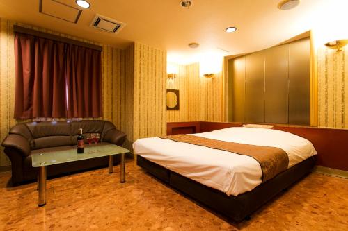 Hotel Moana Otsuka (Adult Only) tesisinde bir odada yatak veya yataklar
