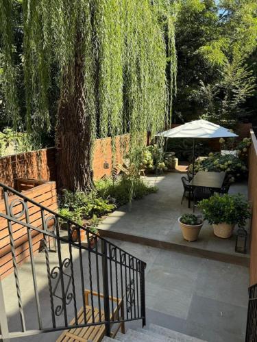 Κήπος έξω από το Luxury Oasis in Manhattan