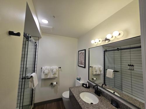 a bathroom with a sink and a mirror at Rayland Hotel in The Dalles