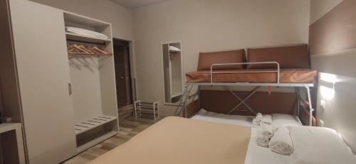 a small room with a bunk bed and a mirror at Hotel Primavera in Peschiera del Garda