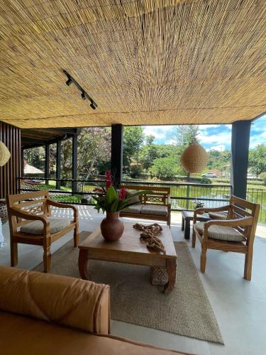 Ruang duduk di HOTEL FAZENDA ROCHEDO