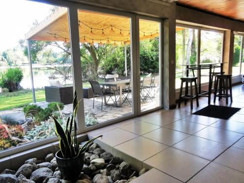 Κήπος έξω από το Les Pyrénées au bord de l'eau, de 2 à 7 personnes