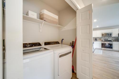 a kitchen with a washer and dryer in a room at Family-Friendly, Pets Welcome Broken Arrow Gem! in Broken Arrow