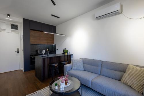 Dapur atau dapur kecil di Deluxe Kosmaj Residence
