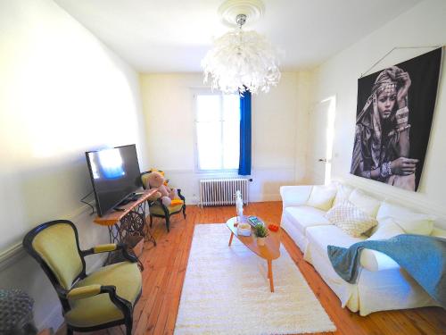 Photo de la galerie de l'établissement NOUVEAUTE 2025 La Maison Boheme, 2 chambres avec jardin-terrasse, à Bellerive-sur-Allier