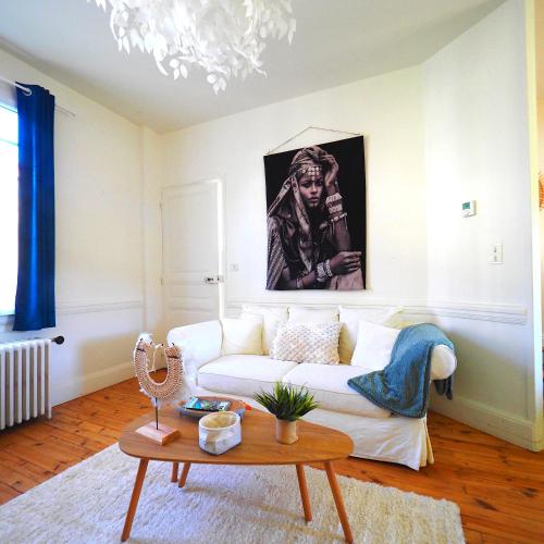 Photo de la galerie de l'établissement NOUVEAUTE 2025 La Maison Boheme, 2 chambres avec jardin-terrasse, à Bellerive-sur-Allier