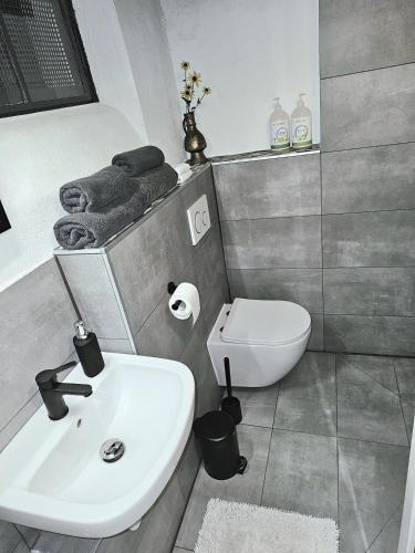 Bilik mandi di Apartment mit Charme