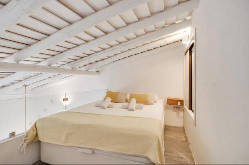 a bedroom with a large bed in a white room at Casa Do Largo-Alqueva in Campinho